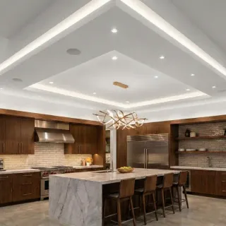 Zdjęcie przedstawia sufit napinany wykonany w macie