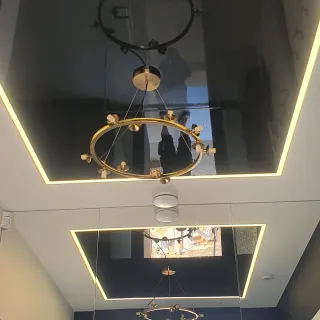 Zdjęcie przedstawia sufit napinany