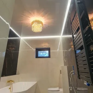 Zdjęcie przedstawia sufit napinany